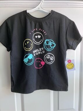 Smiley world black tshirt size 6 NWT